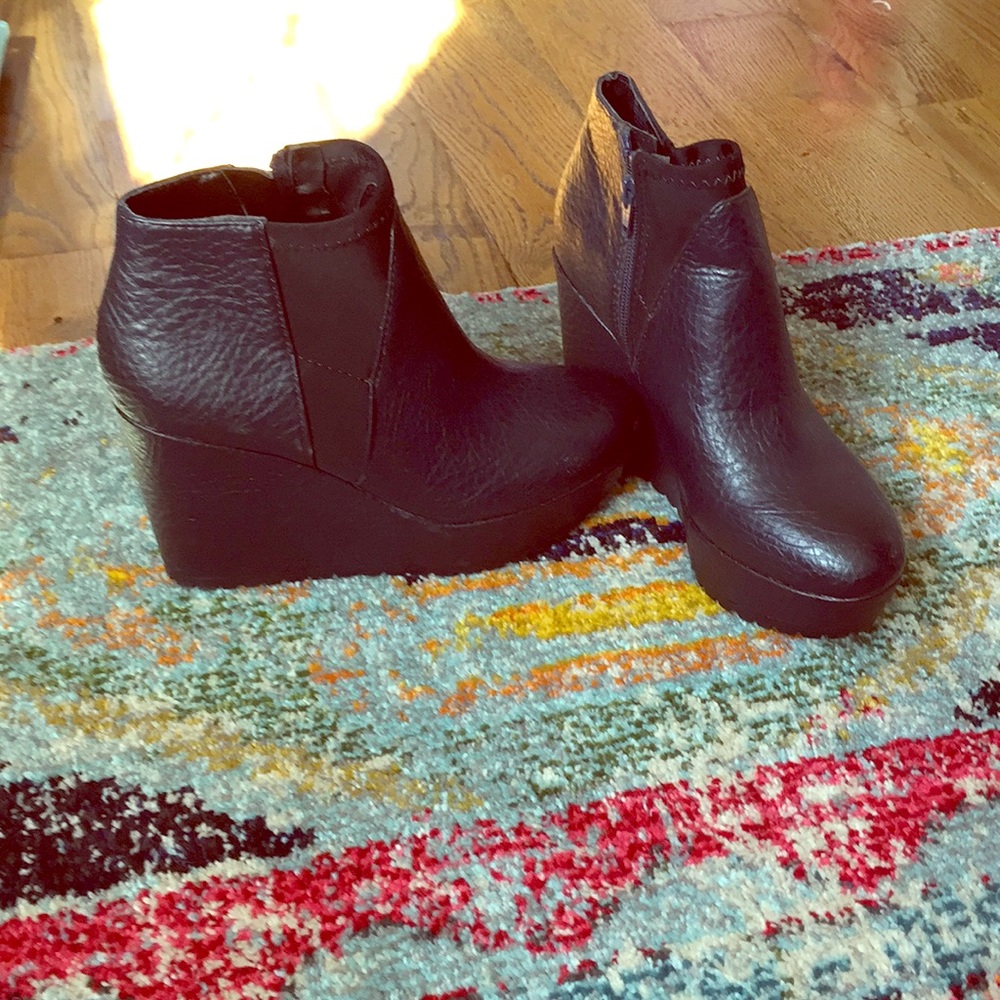 Simply Vera Wang Bootie NWOT